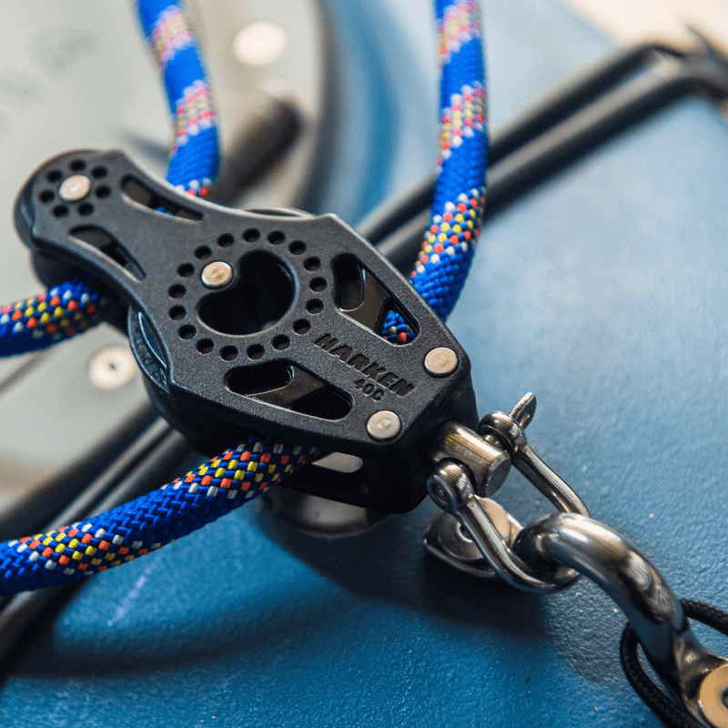 Load image into Gallery viewer, ViztaCraft Majestic – 16ft Single Trimaran Fin-Drive Sailing Kayak