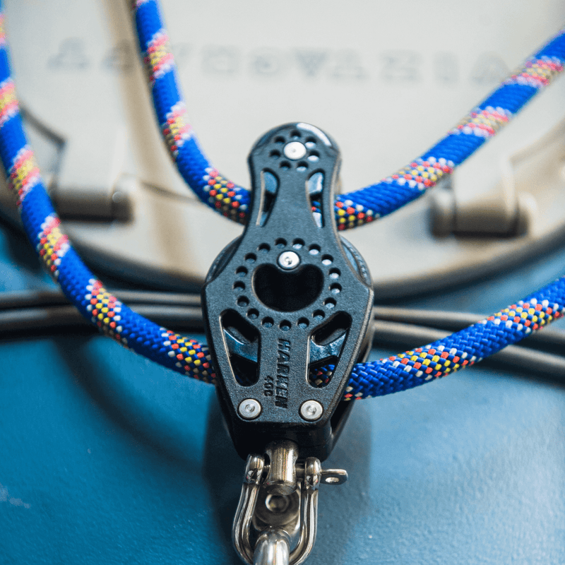 Load image into Gallery viewer, ViztaCraft Majestic – 18ft Tandem Trimaran Fin-Drive Sailing Kayak